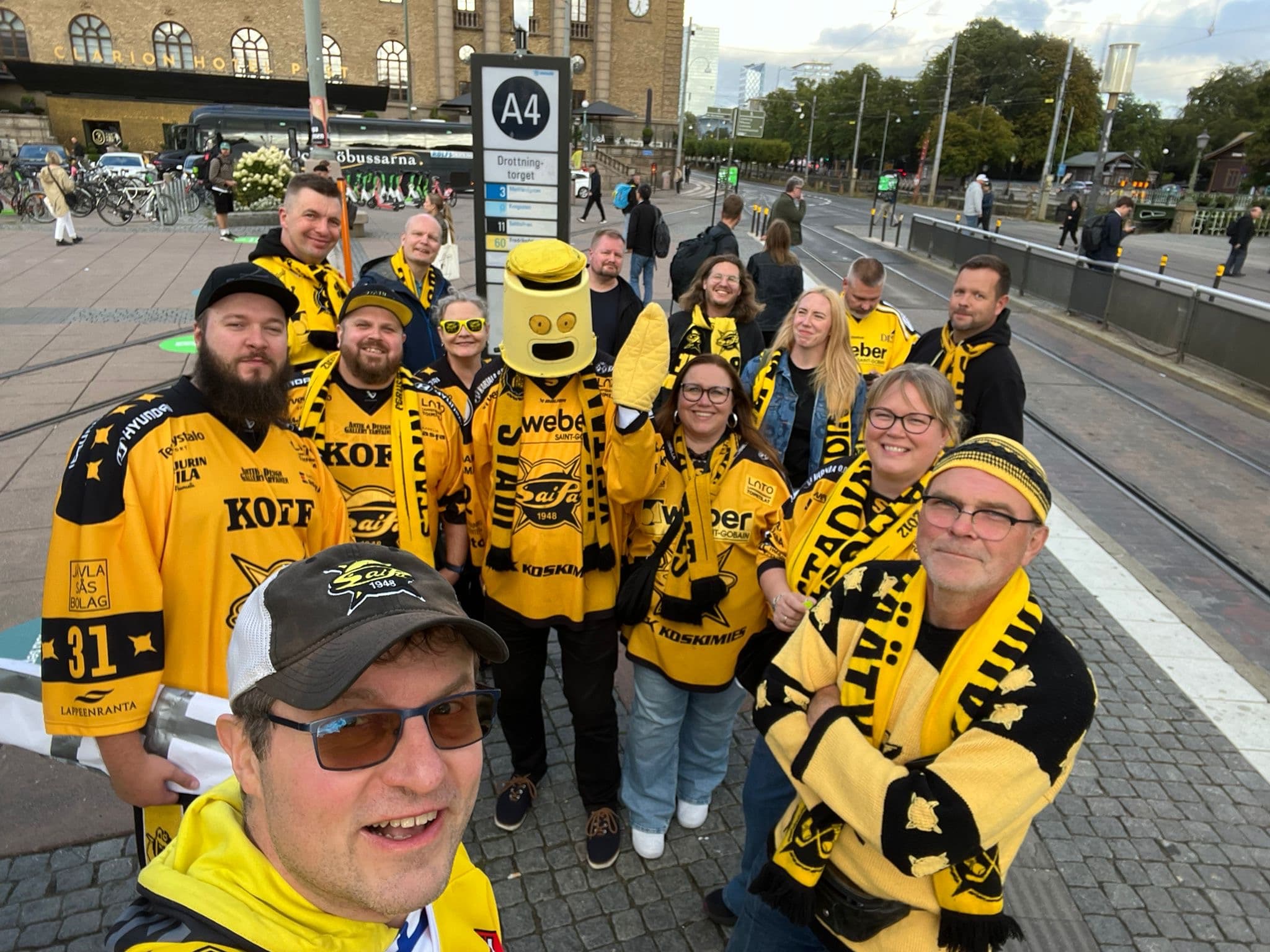 #KeltamustaCHL